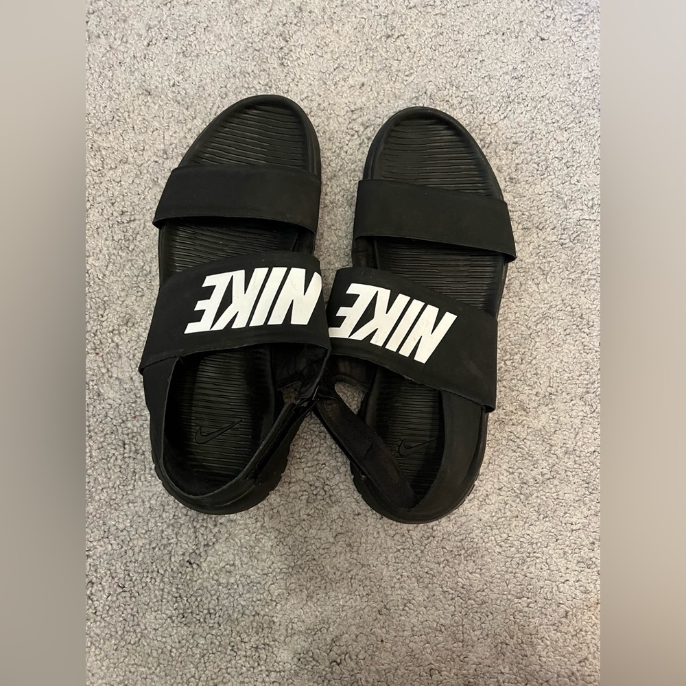 Nike tanjun sandals